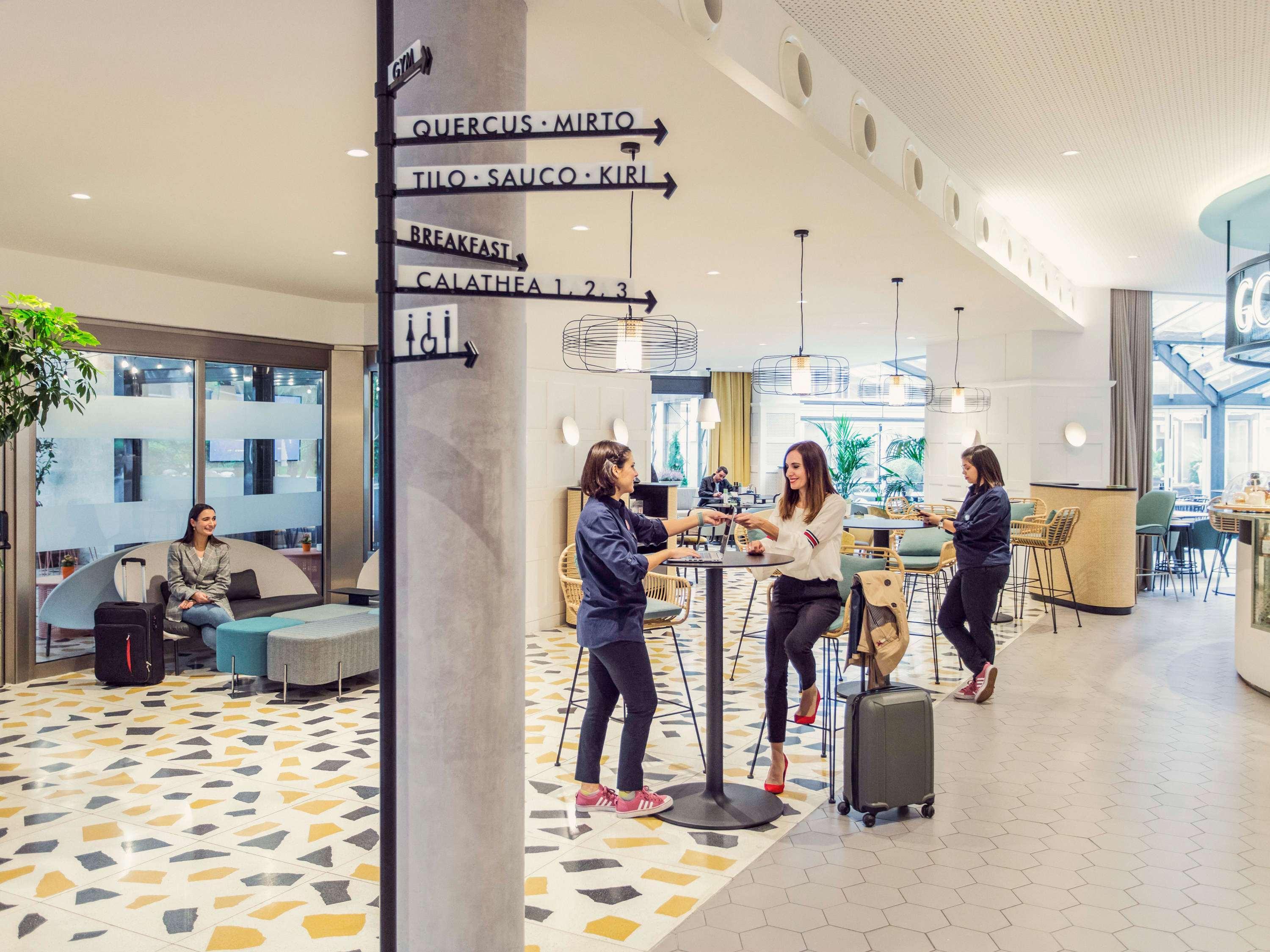 Novotel Campo De Las Naciones Madrid Bagian luar foto